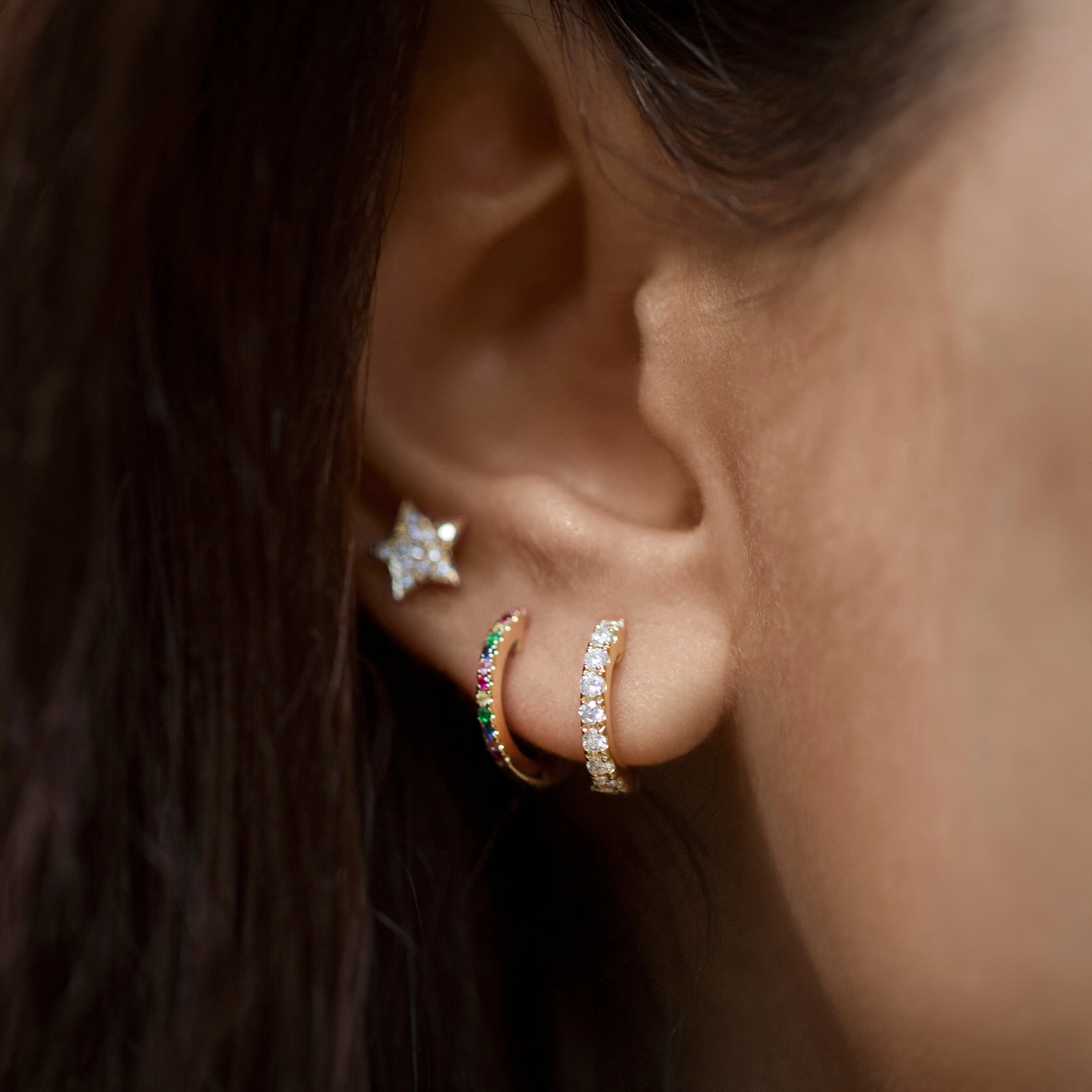 14KT GOLD DIAMOND HUGGIE EARRING