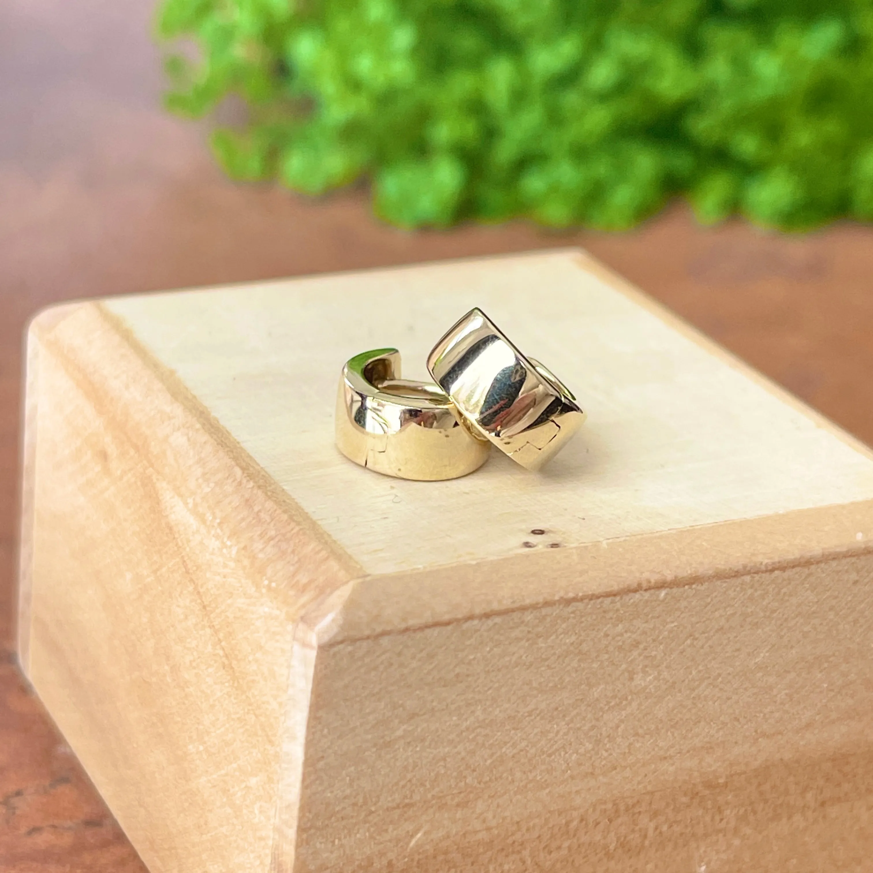 14KT Yellow Gold Hinged Huggie Hoop Earrings 7mm