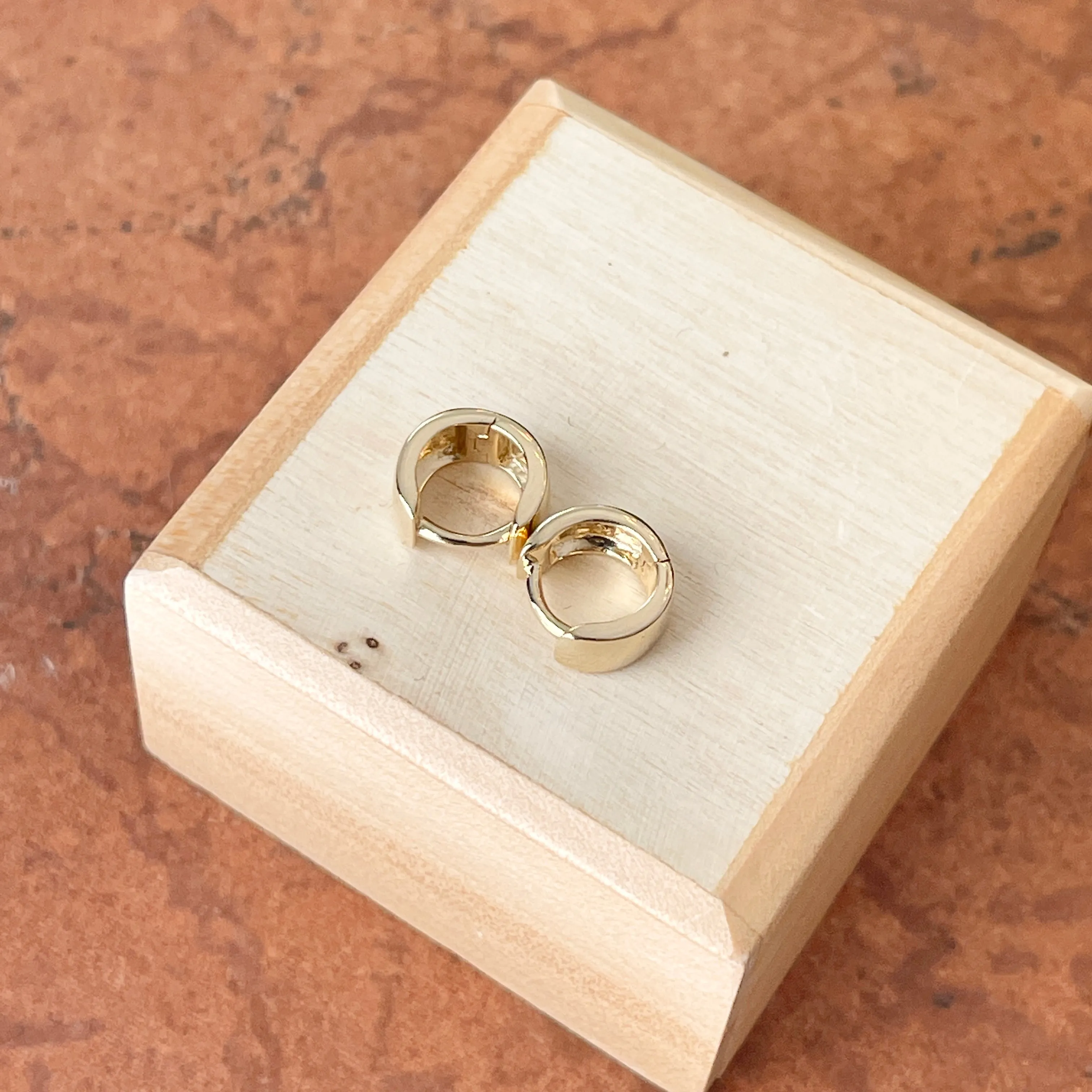14KT Yellow Gold Hinged Huggie Hoop Earrings 7mm