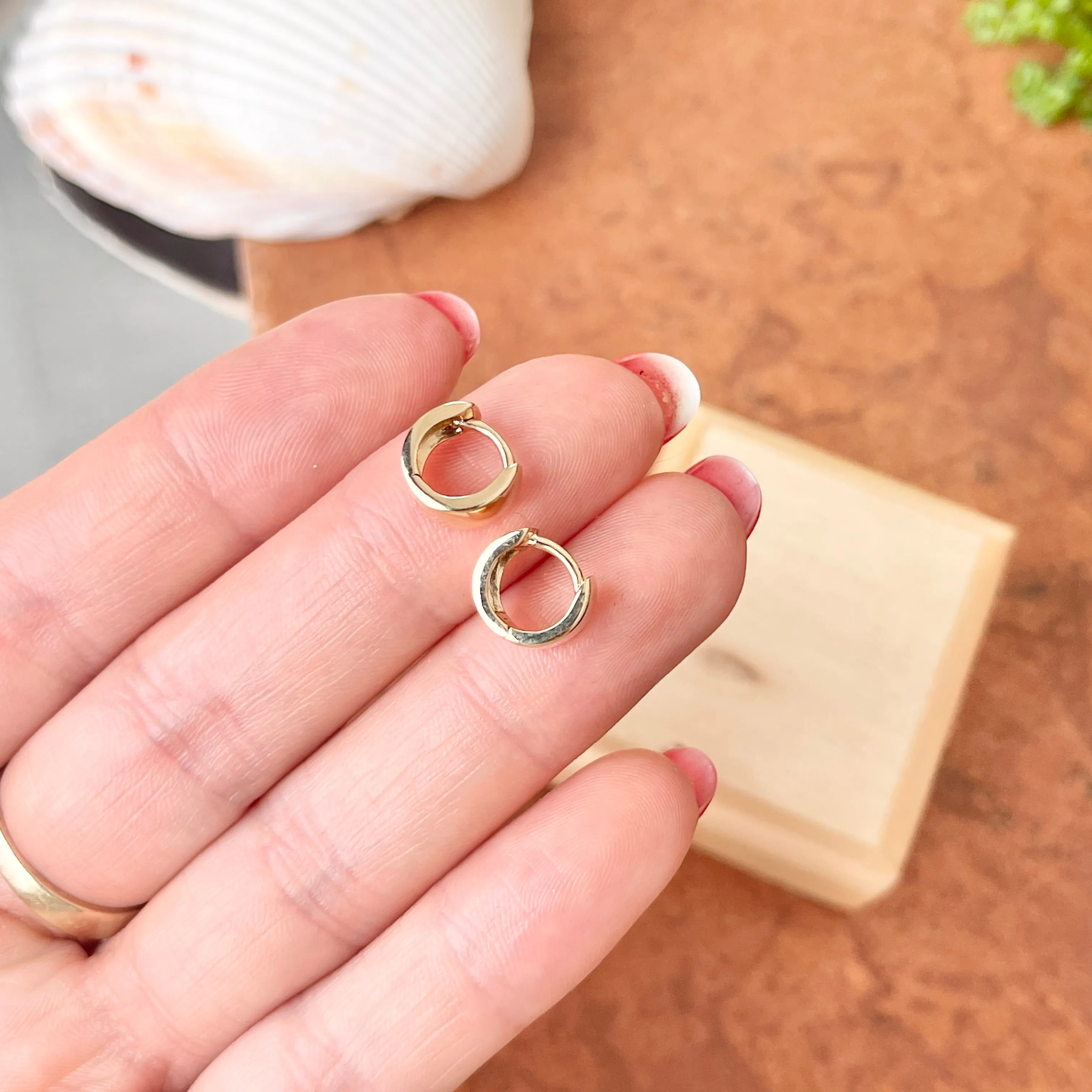 14KT Yellow Gold Hinged Huggie Hoop Earrings 7mm