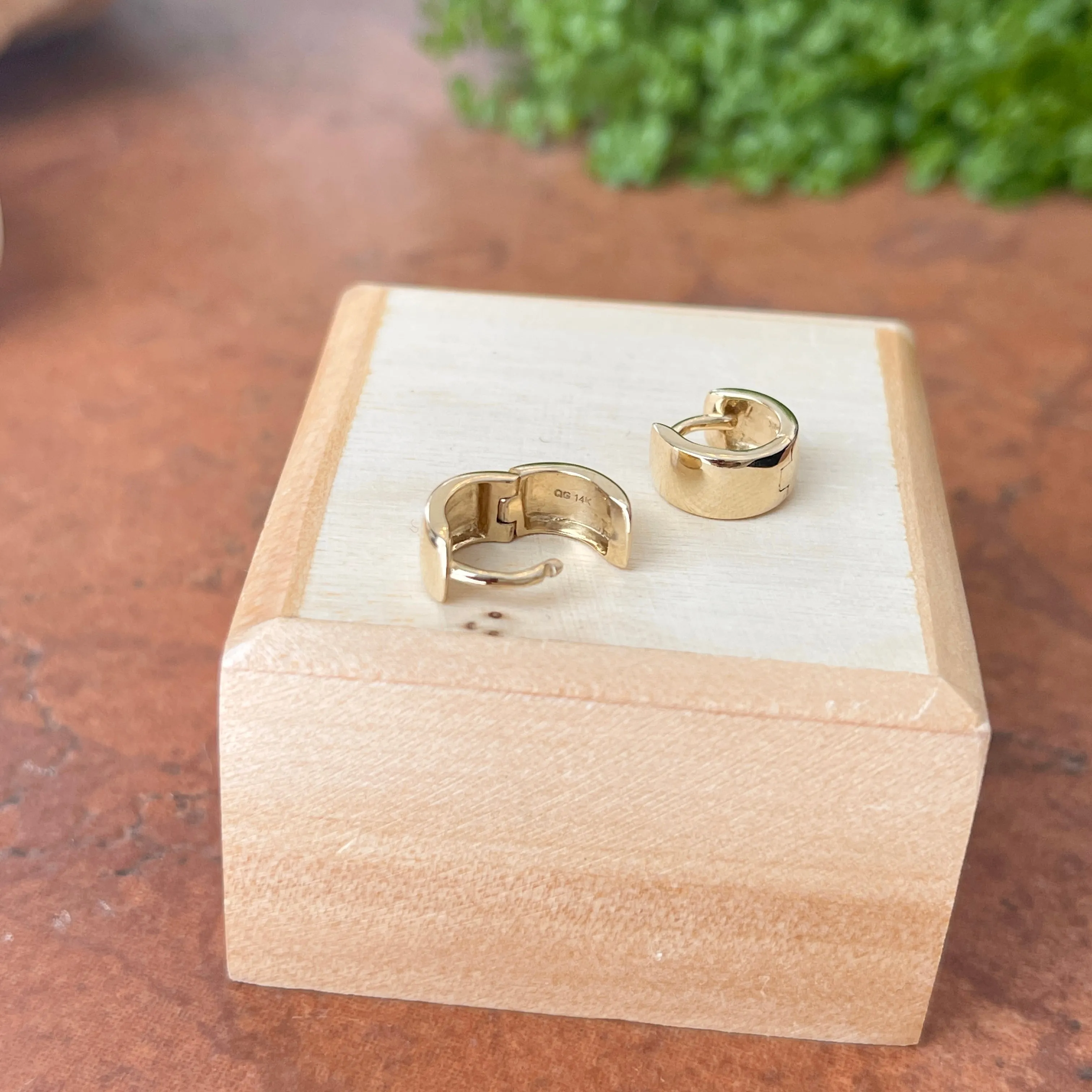 14KT Yellow Gold Hinged Huggie Hoop Earrings 7mm