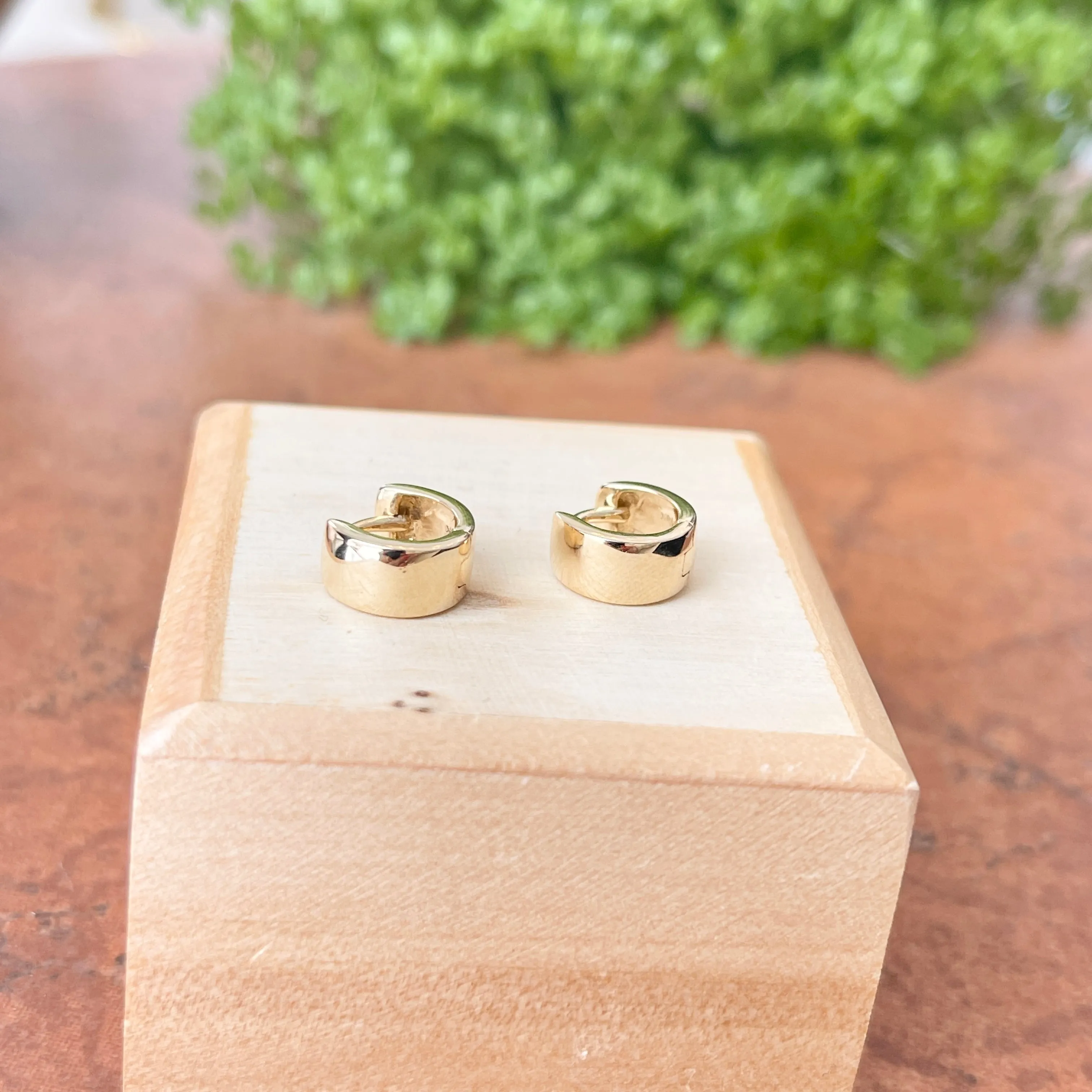 14KT Yellow Gold Hinged Huggie Hoop Earrings 7mm