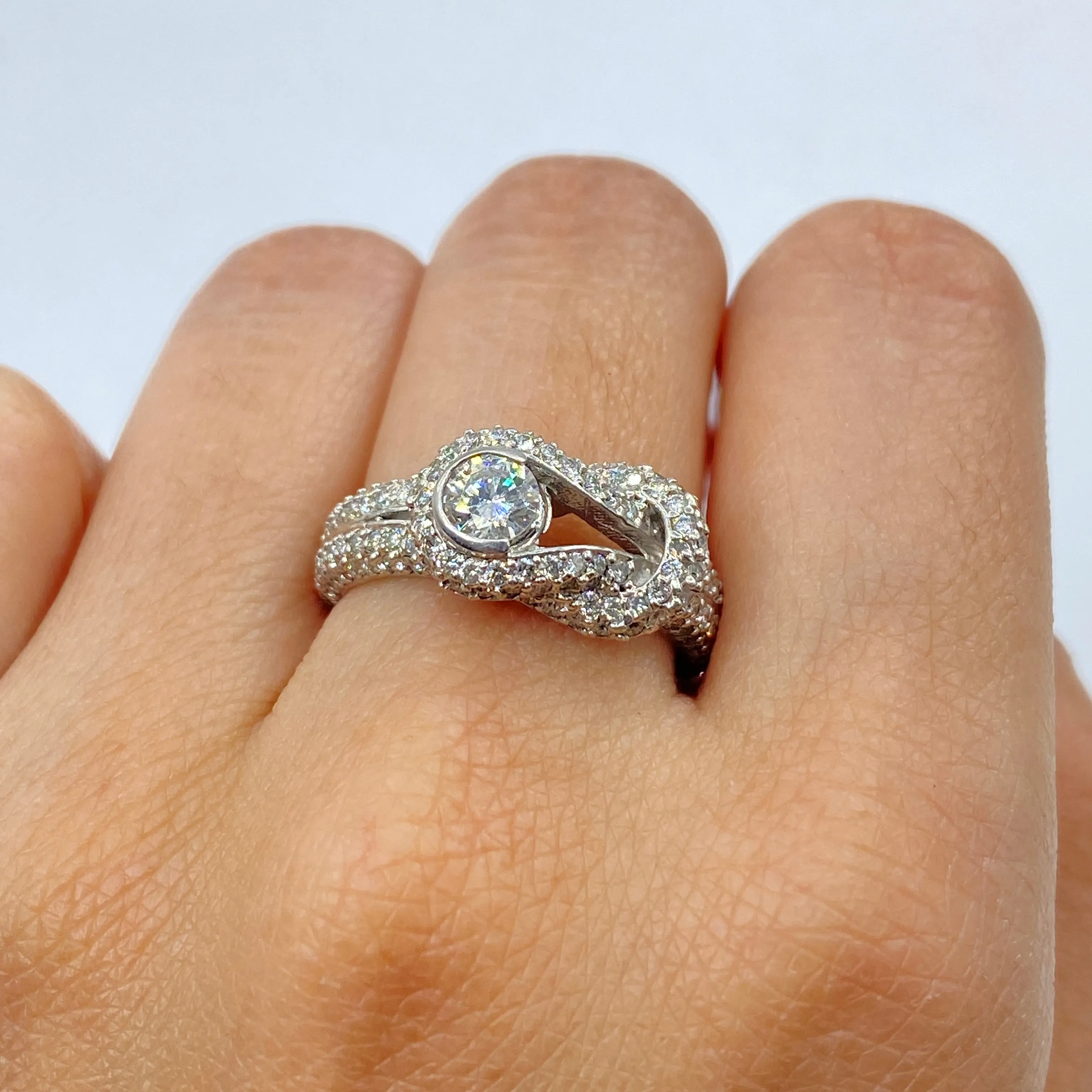 18K Eternity Knot Diamond Ring