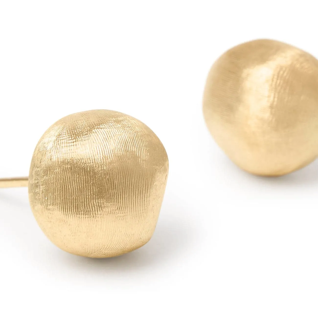 Africa 18K Yellow Gold Small Stud Earrings