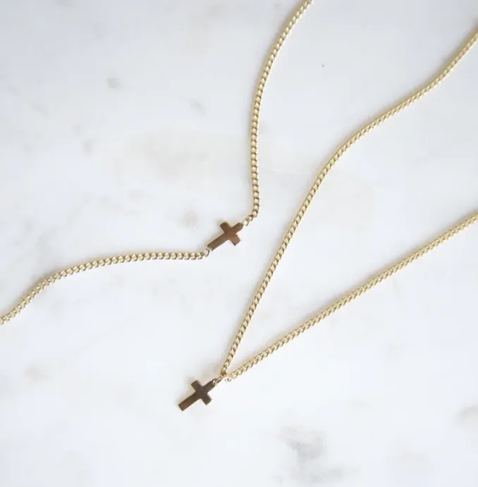 Cross Pendant Curb Chain Necklace