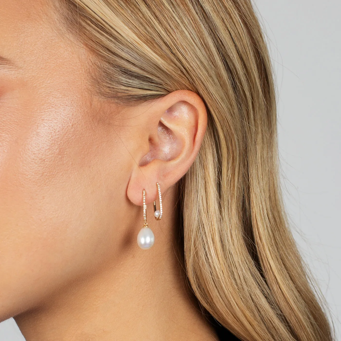 Diamond Oval Pavé Pearl Huggie Earring 14K
