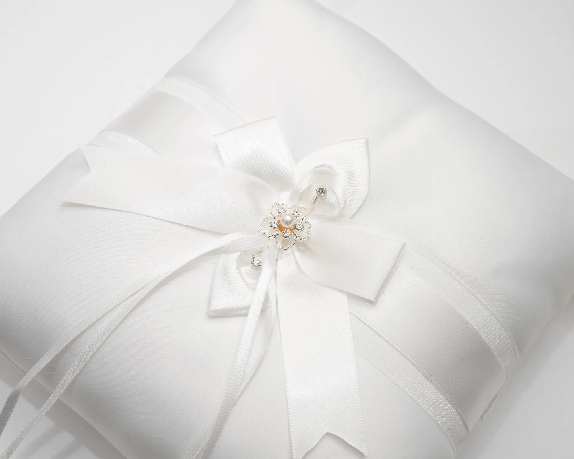 Dorothy Ring Cushion