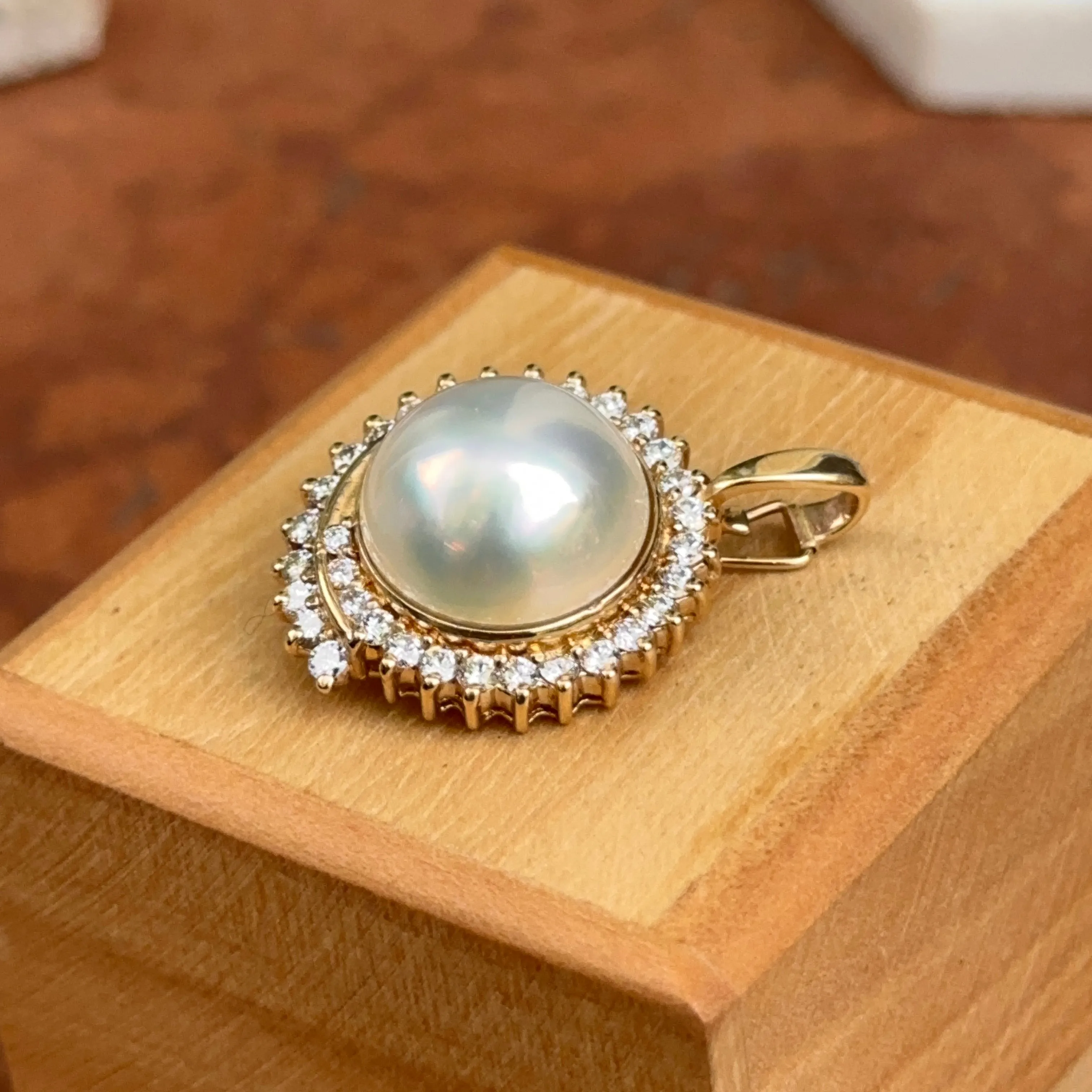 Estate 14KT Yellow Gold Mabe Blister Pearl   Diamond Enhancer Slide Pendant