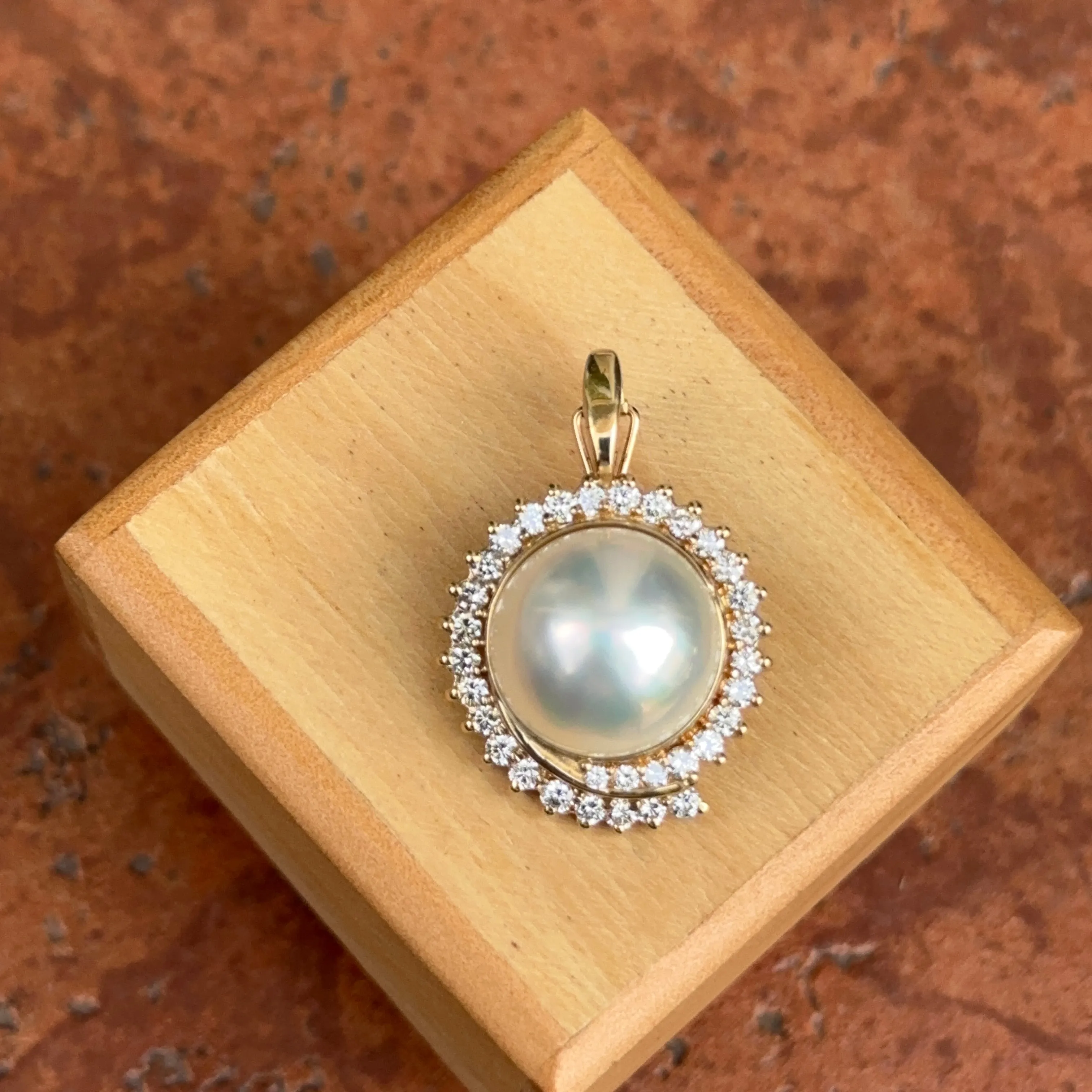 Estate 14KT Yellow Gold Mabe Blister Pearl   Diamond Enhancer Slide Pendant