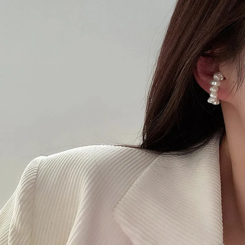 French Pearl Ear Bone Clip Women Fake Piercing Ear Cuff Retro Elegant Irregular Natural Pearl Ear Clips On Earrings Jewelry Gift