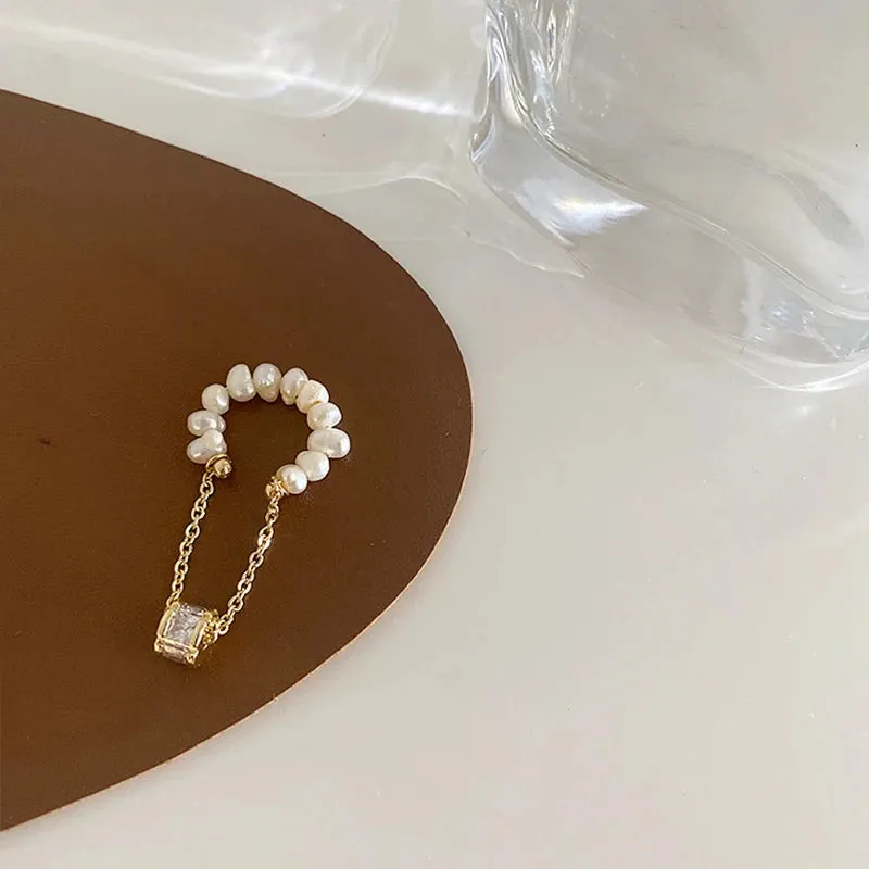 French Pearl Ear Bone Clip Women Fake Piercing Ear Cuff Retro Elegant Irregular Natural Pearl Ear Clips On Earrings Jewelry Gift