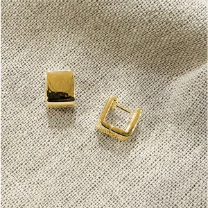 KSE-91 Gold Square Clip Shut Earrings