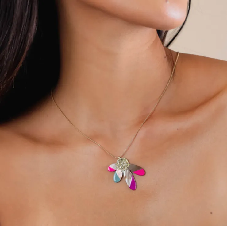 LORETTE 4 Petals Pendant Necklace