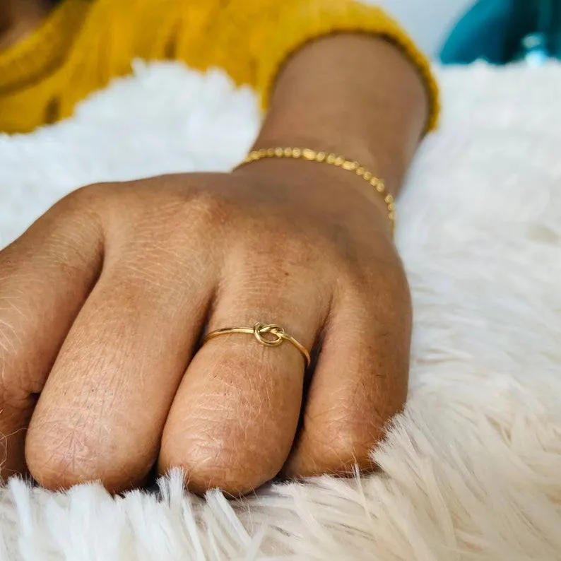LOVE KNOT RING