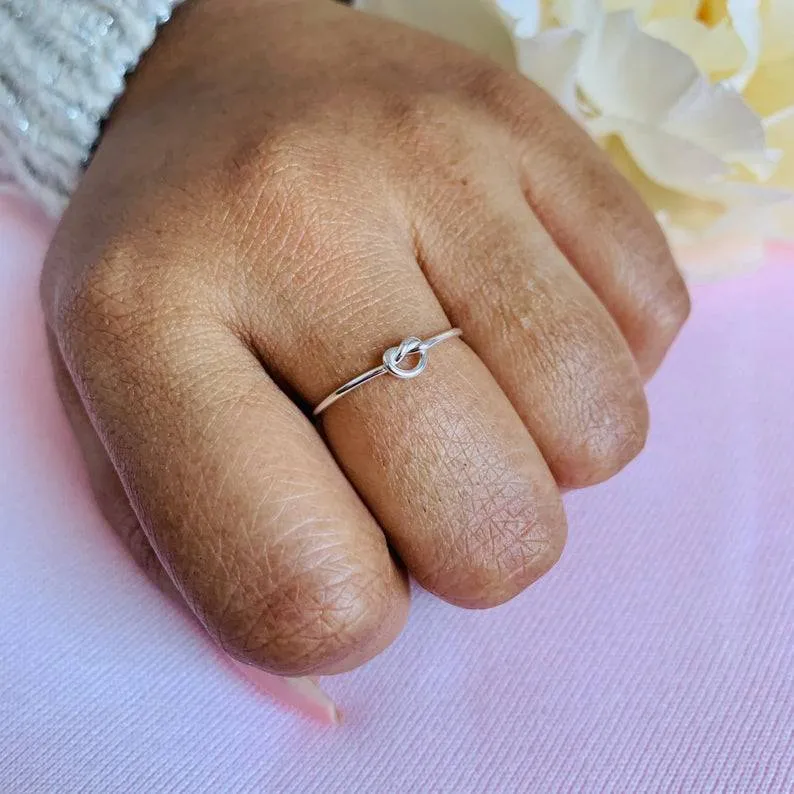 LOVE KNOT RING