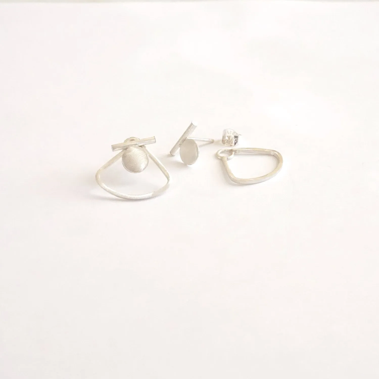 Modern Hand-Made Half Circle Ear Jacket w/ Solid Bar & Flat Circle Designer Stud Earrings - 0223