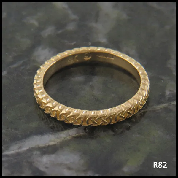 Narrow Josephine's Knot Ring in Gold