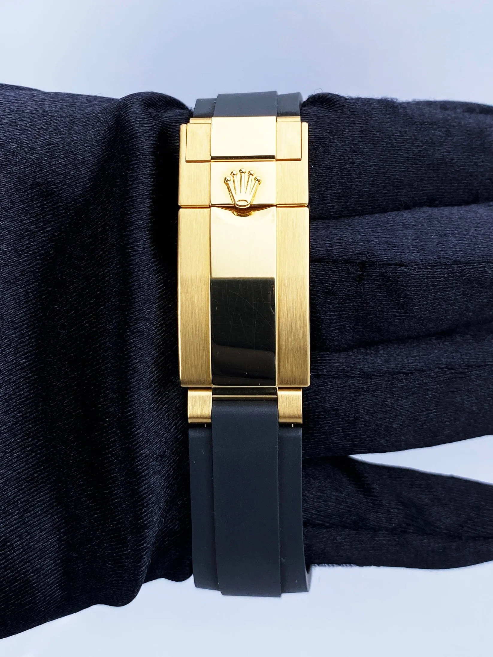 Rolex Daytona 116518LN 18K Yellow Gold Mens Watch Box Papers