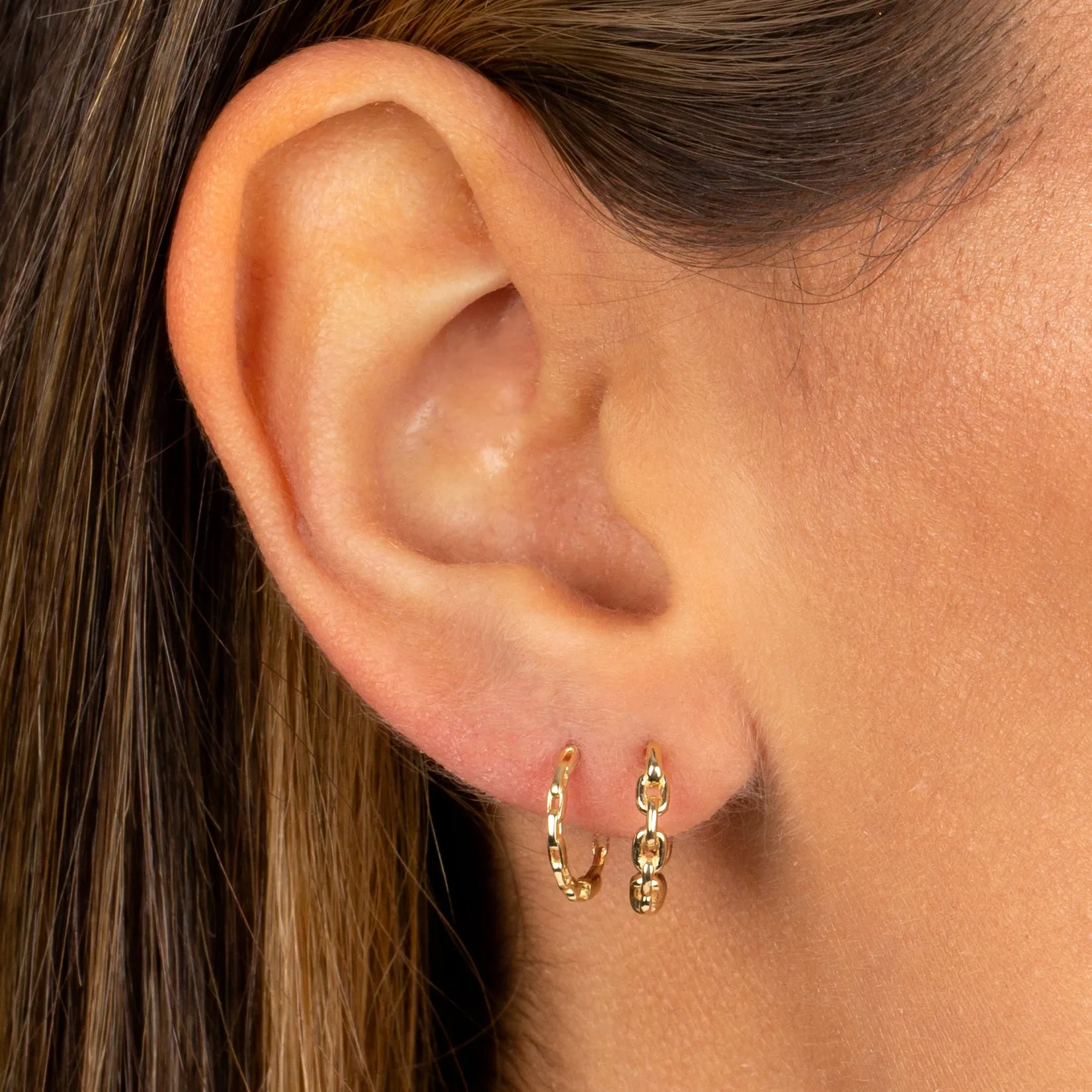 Solid Chain Link Huggie Earring 14K