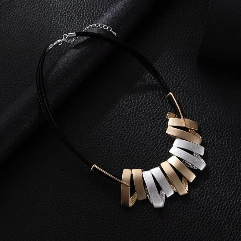 Vintage Collare Chains Chokers Handmade Geometric Suspension Necklace for Women
